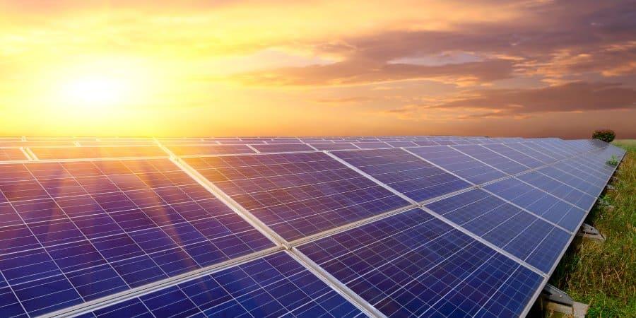 1,5 MEGAWATT: Profi gewährt EINBLICK hinter die Kulissen einer Photovoltaik-Freiflächen-Anlage!