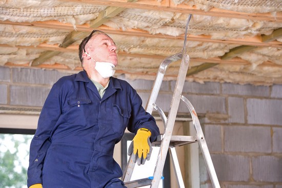 Während für Neubauten strenge energetische Standards gelten, verbrauchen tausende Altbauten  noch unnötig viel Energie. Foto: djd/Gesamtverband Dämmstoffindustrie/Corbis Während für Neubauten strenge energetische Standards gelten, verbrauchen tausende Altbauten  noch unnötig viel Energie. Foto: djd/Gesamtverband Dämmstoffindustrie/Corbis