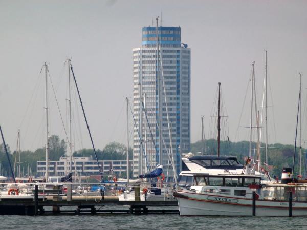 Der Wikingturm -markantes Wohnhochhaus in Schleswig-