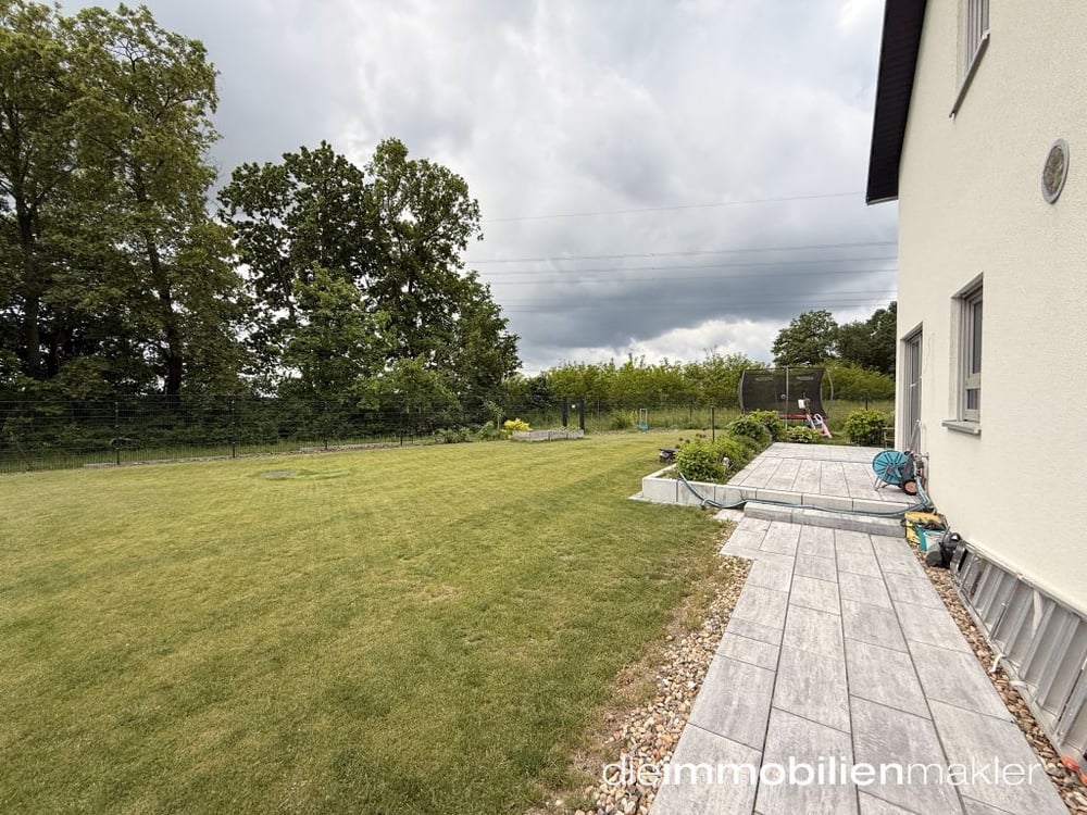 Gartenbereich seitlich