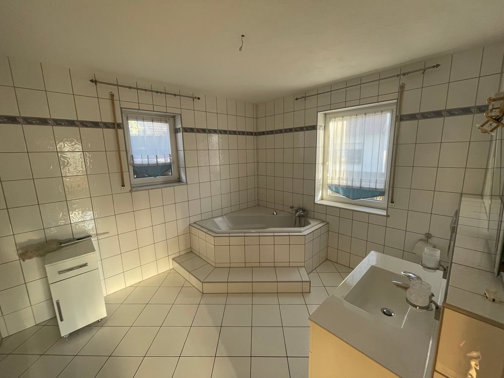 Bad mit Wanne EG