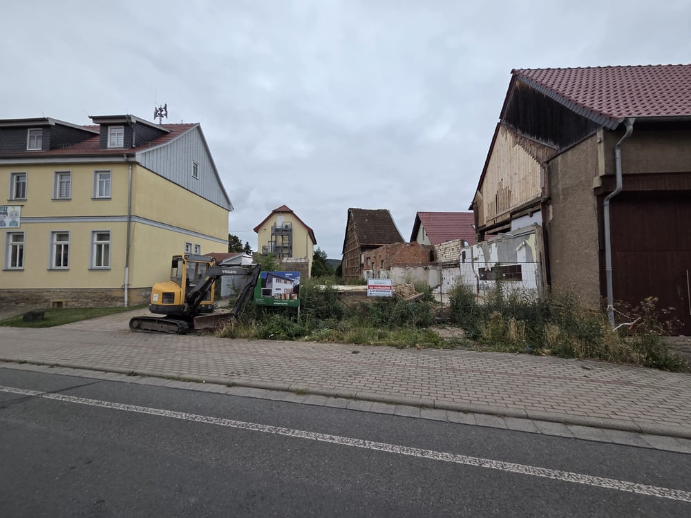 Grosses Grundstück mit Baugenehmigung