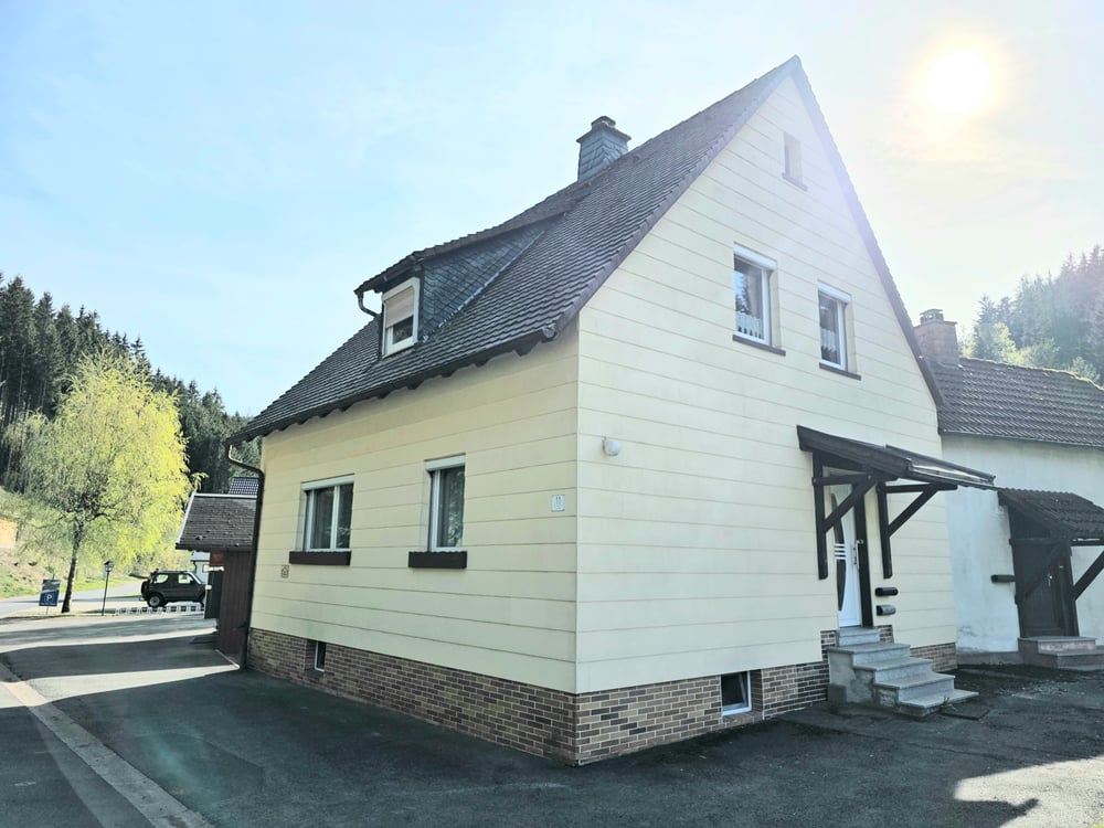 Geräumiges 1-Familien-Wohnhaus mit zusätzlichem Wirtsgebäude