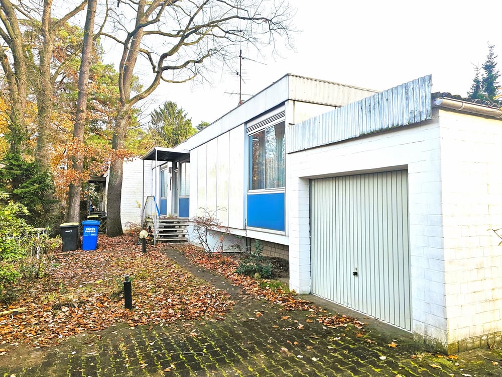 Haus Vorderansicht mit Garage