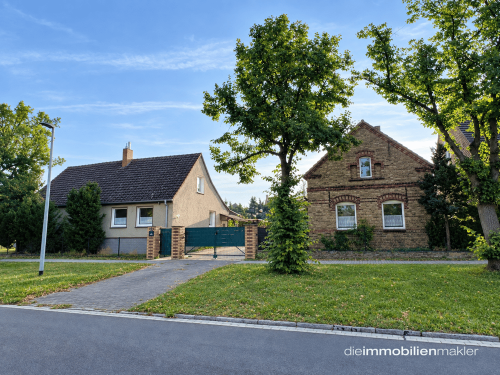 Einfamilienhaus mit Nebengebäude und Garten in ruhiger und grüner Lage 