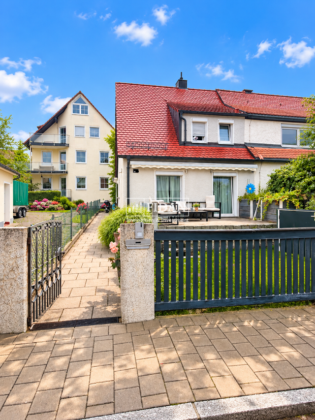 **Charmante, modernisierte Doppelhaushälfte in ruhiger Wohnlage**