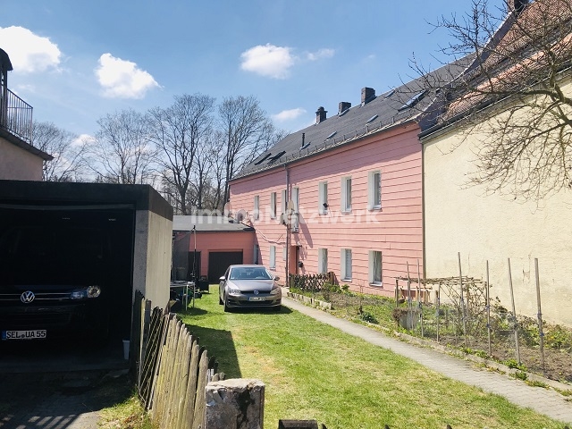***Mehrfamilienhaus mit Garagen*** sofort verfügbar und frei ***