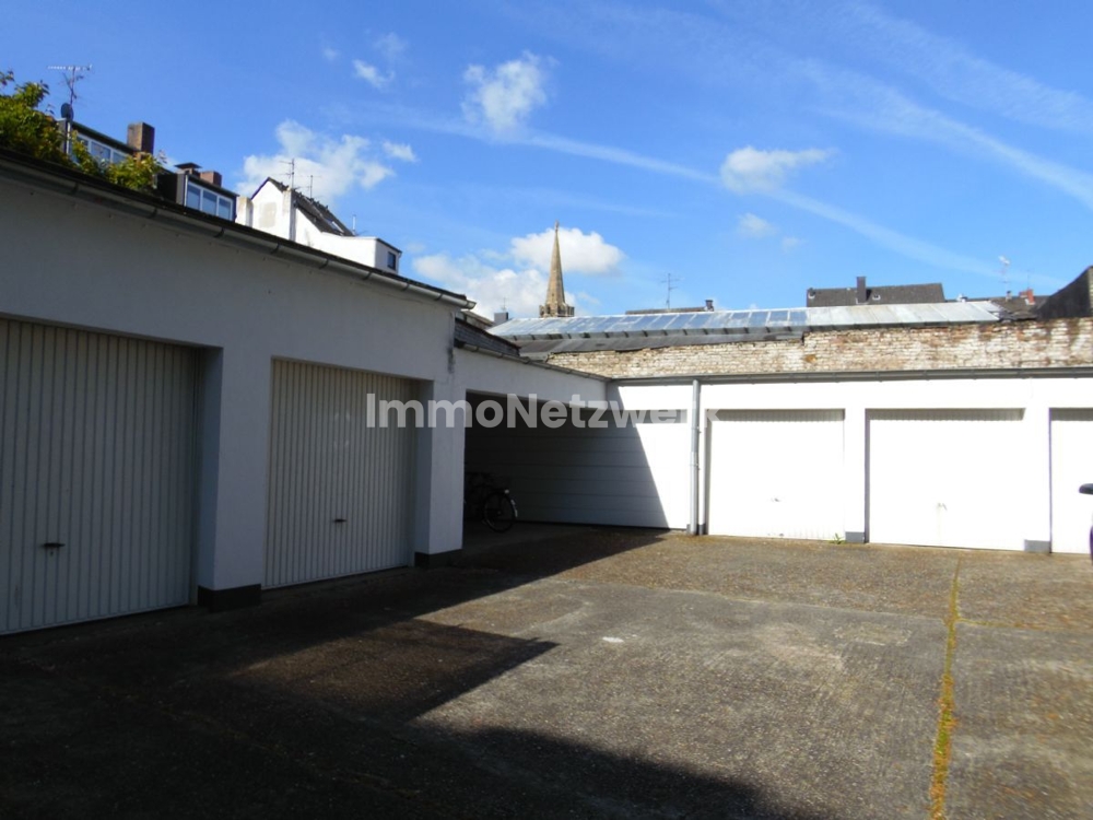 rückwärtiger Garagenhof