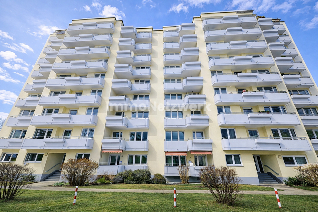 *Großzügige Wohnung mit Balkon & Tiefgarage in München-Perlach*