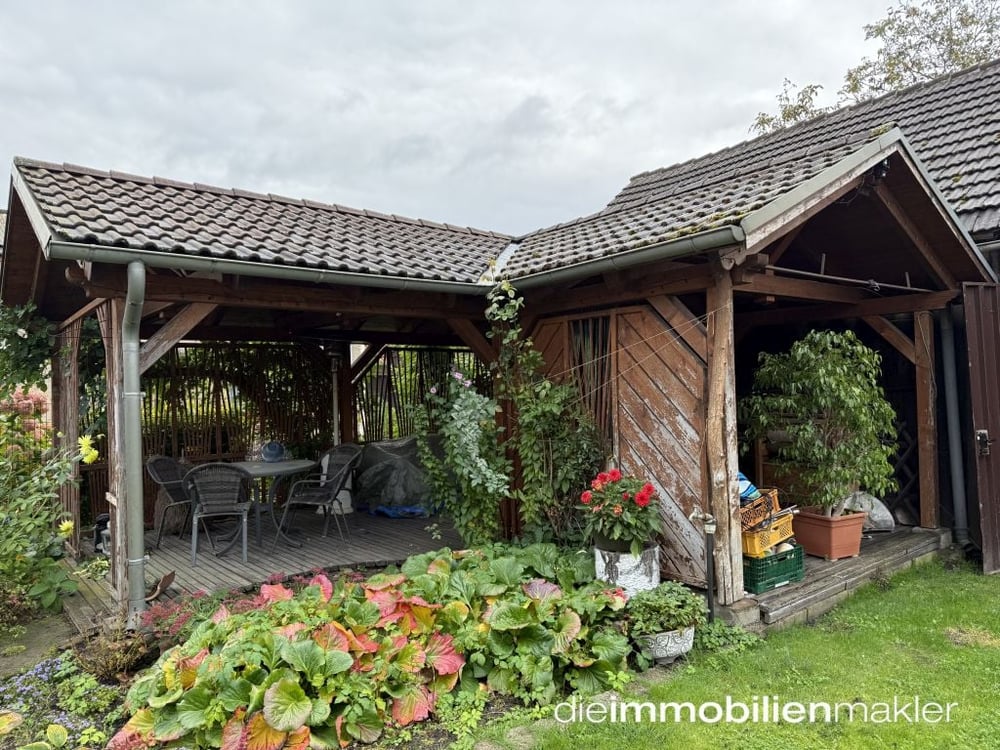 gemütliche Sitzecke im Grünen