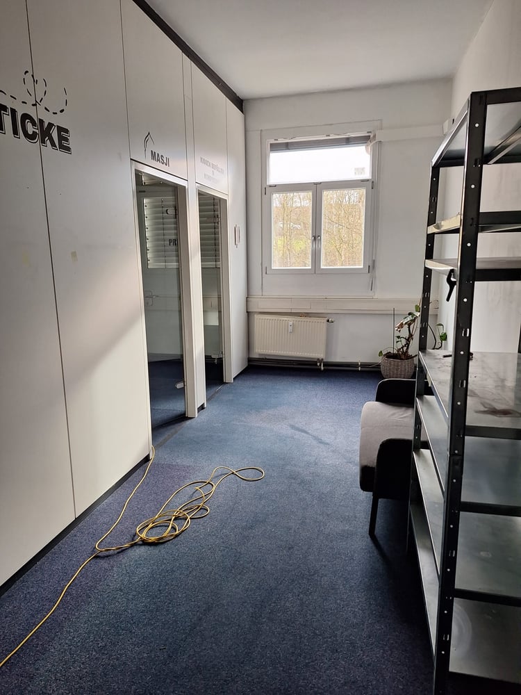 Vielseitige Gewerbeflächen in Knittlingen – frei unterteilbar für Lager, Fitness oder Produktion