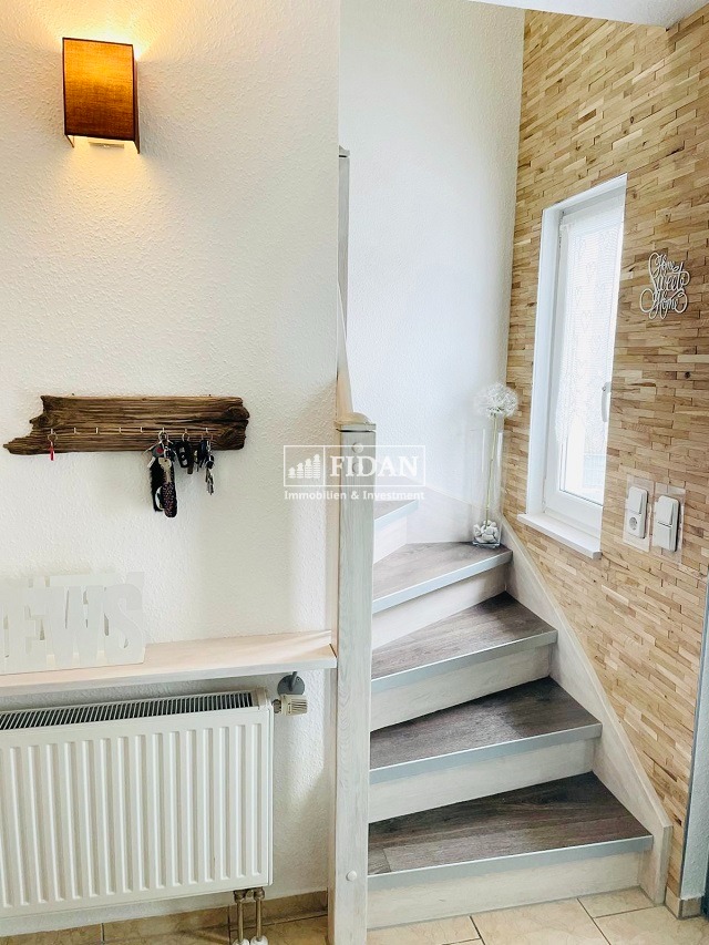 EG Flur mit Treppen