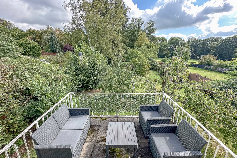 Balkon mit Blick in den Garten