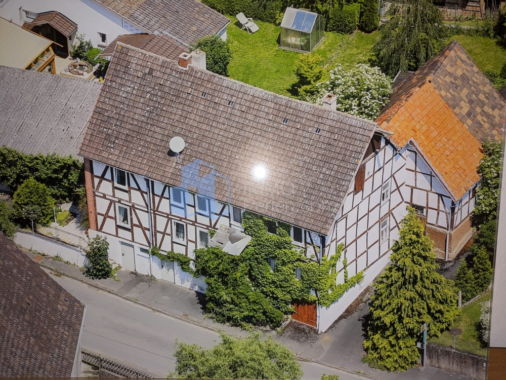 Perfekt für den Handwerker!
Zwei DHH in Fachwerkbauweise im teilweise sanierungsbedürftigen Zustand