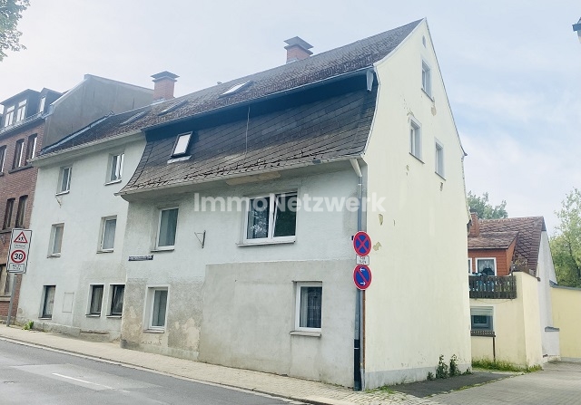 *Investorentraum in Selb: Zwei Häuser zum Preis von einem!*