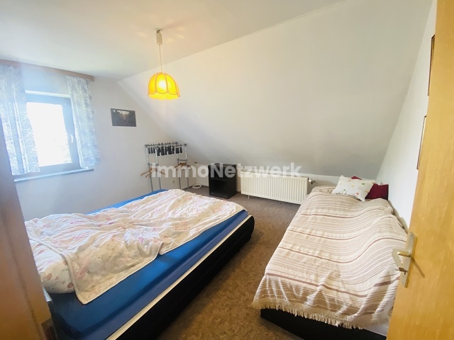 Zimmer 1 DG Wohnung