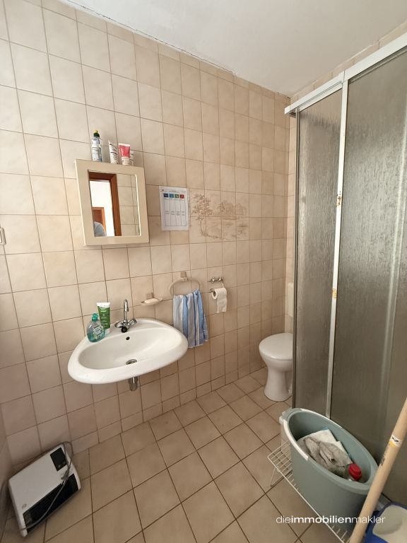 Sanitärraum mit Dusche
