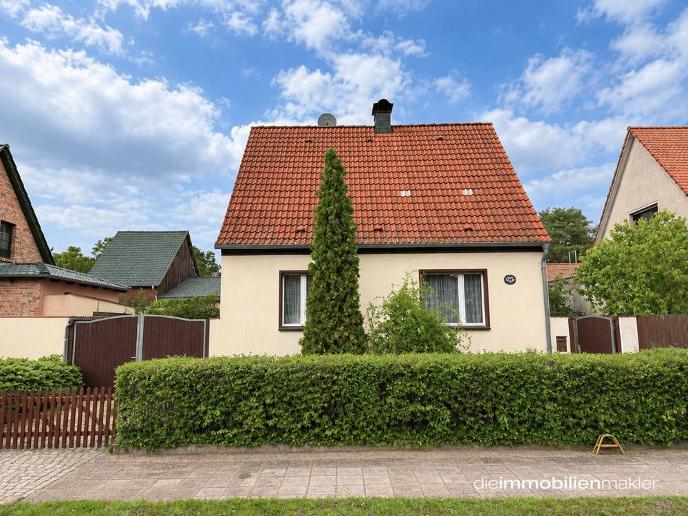 Solides Einfamilienhaus mit Garten