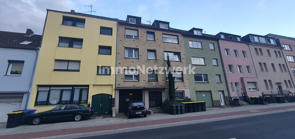 ***vollvermietetes 5 Familienhaus mit rückwärtiger Halle & toller Rendite von 5,85 % ****TOP