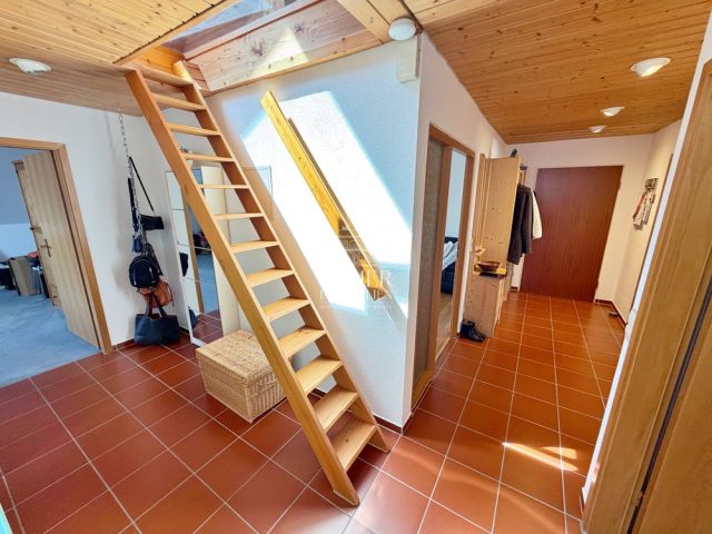 Attraktive 4-Zimmer-Maisonette mit Dachterrasse & Garage in ruhiger Lage von Bad Boll