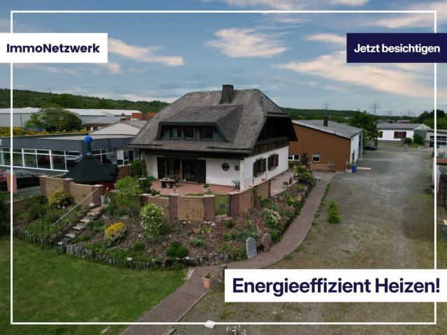 Einfamilienhaus mit toller Gartenanlage und vielseitig nutzbarer Lagerhalle im Gewerbegebiet