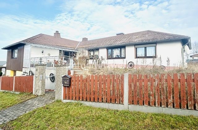 *Ländlicher Bungalow mit viel Potenzial – auf einer Ebene wohnen, naturnah leben*
