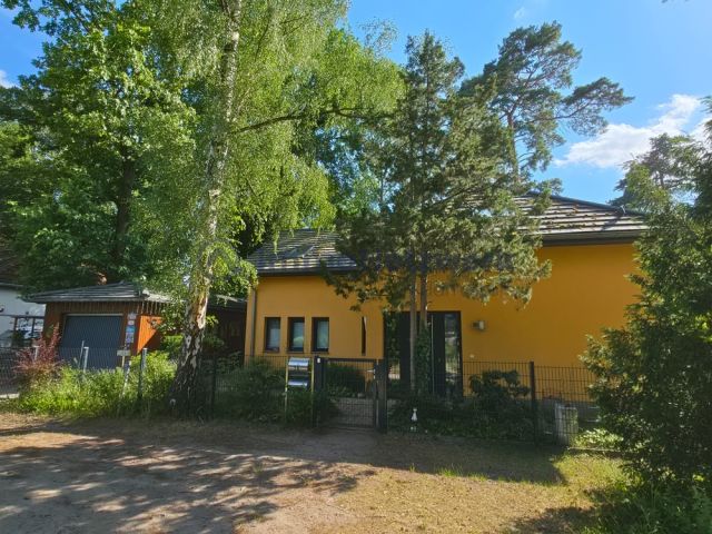 Großzügiges Wohnen mit Galerie, Sauna und Gartenidylle in Stadtnähe