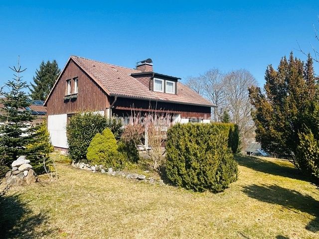 *Charmantes Familienhaus mit Potenzial – Balkon, Terrasse und Garten in ruhiger Lage*