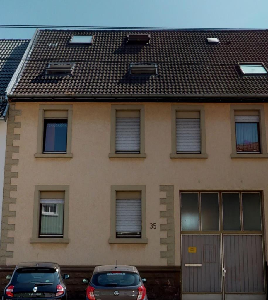 2- 3 Familienhaus mit Nebengebäude (als Werkstatt) in Blankenloch