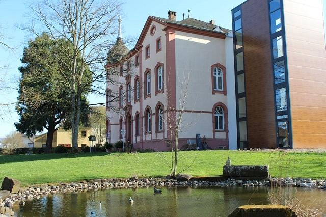 wenn Sie etwas Besonderes suchen ...Schloss Ayl,Saar- komfortables und barrierefreies Wohnen auf 70qm