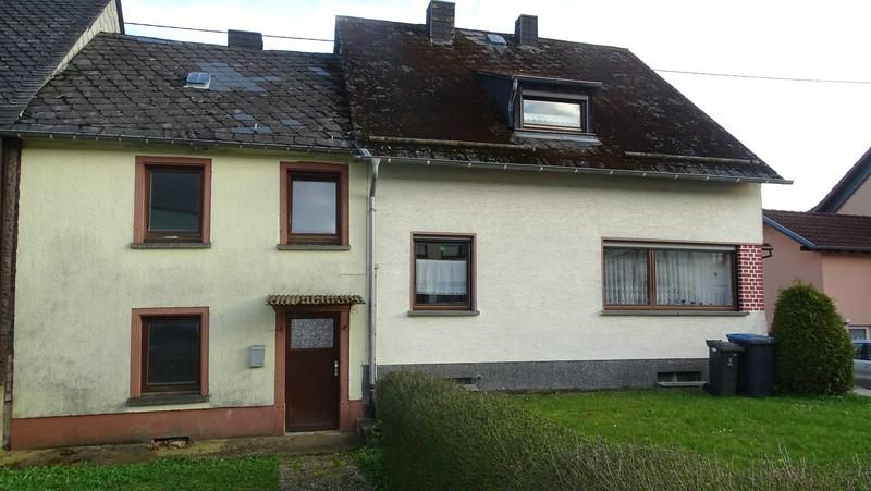 Hermeskeil Höfchen, Einfamilienhaus in ruhiger Lage mit sanierungsbedürftigem Nebenhaus