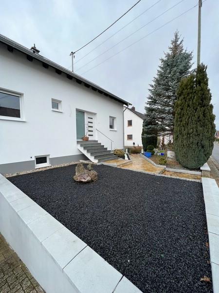 Merzig - Einfamilienhaus mit Einliegerwohnung. Geboren 2022 sucht neue Familie für schöne Zeiten.