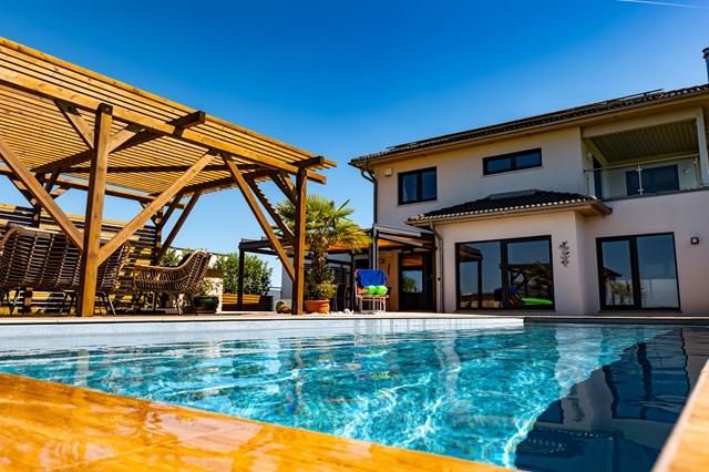Luxusvilla mit Infinity-Pool & unverbaubarem Moselblick bis nach Luxemburg