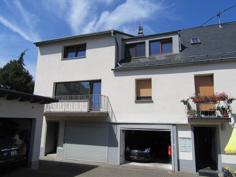 Helle 2,5-Zimmer-Dachgeschosswohnung mit Garage – modernisiert & sofort bezugsfrei