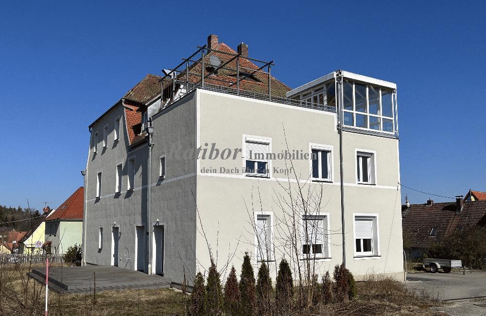 Außergewöhnliche und sehr großzügige 5 Zimmer Mansardenwohnung mit Dachterrasse und Wintergarten
