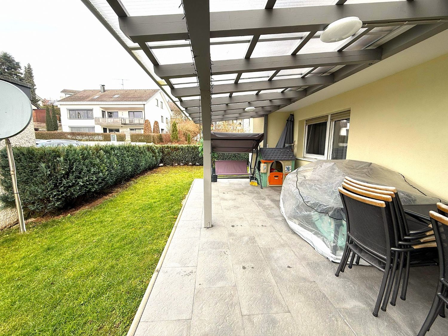 **Sanierte 3,5 Zimmer-Erdgeschosswohnung in TOP Lage**