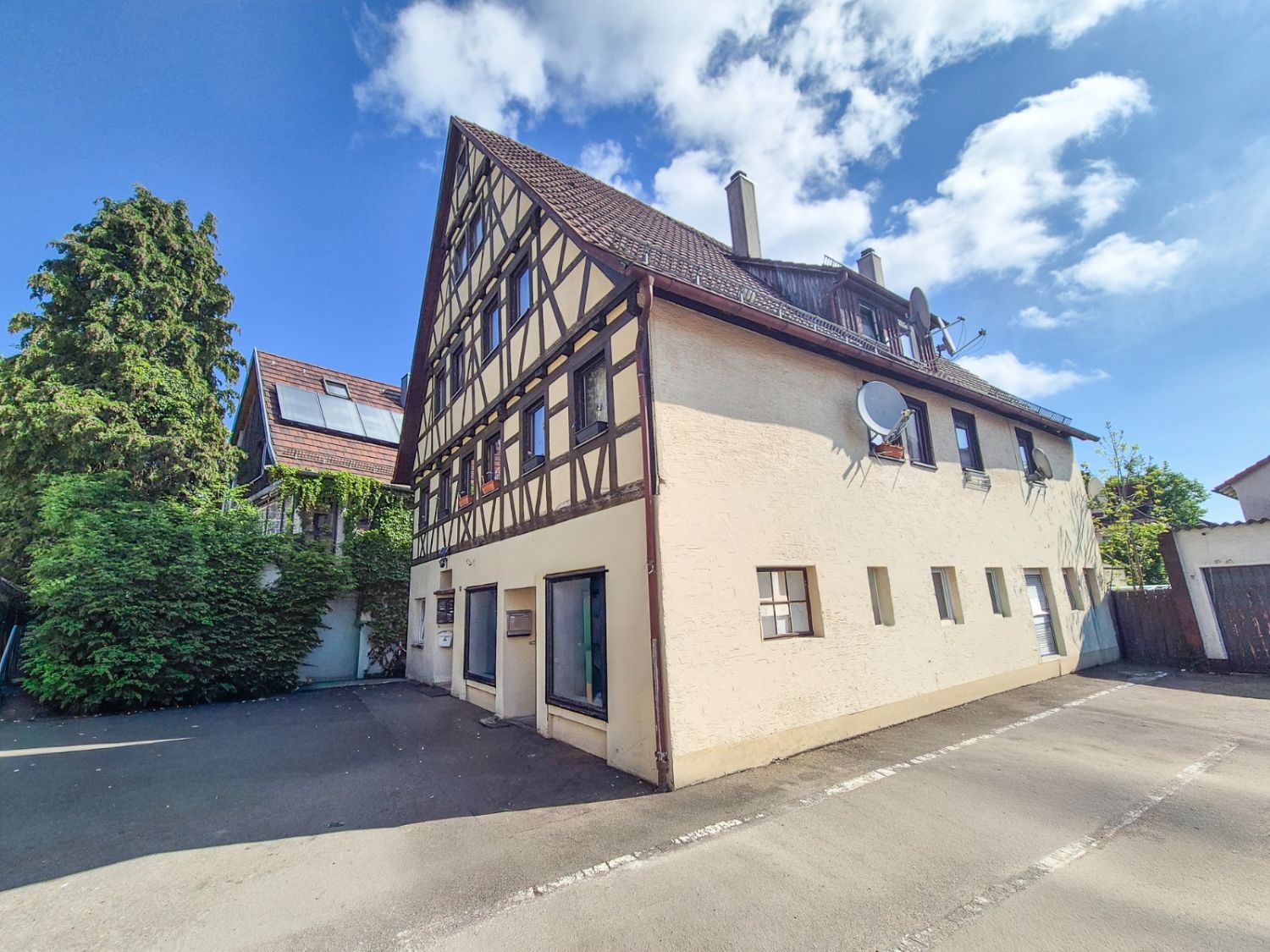 ** Investoren aufgepasst  10% - Wohn- und Geschäftshaus mit Potenzial in zentraler Lage**