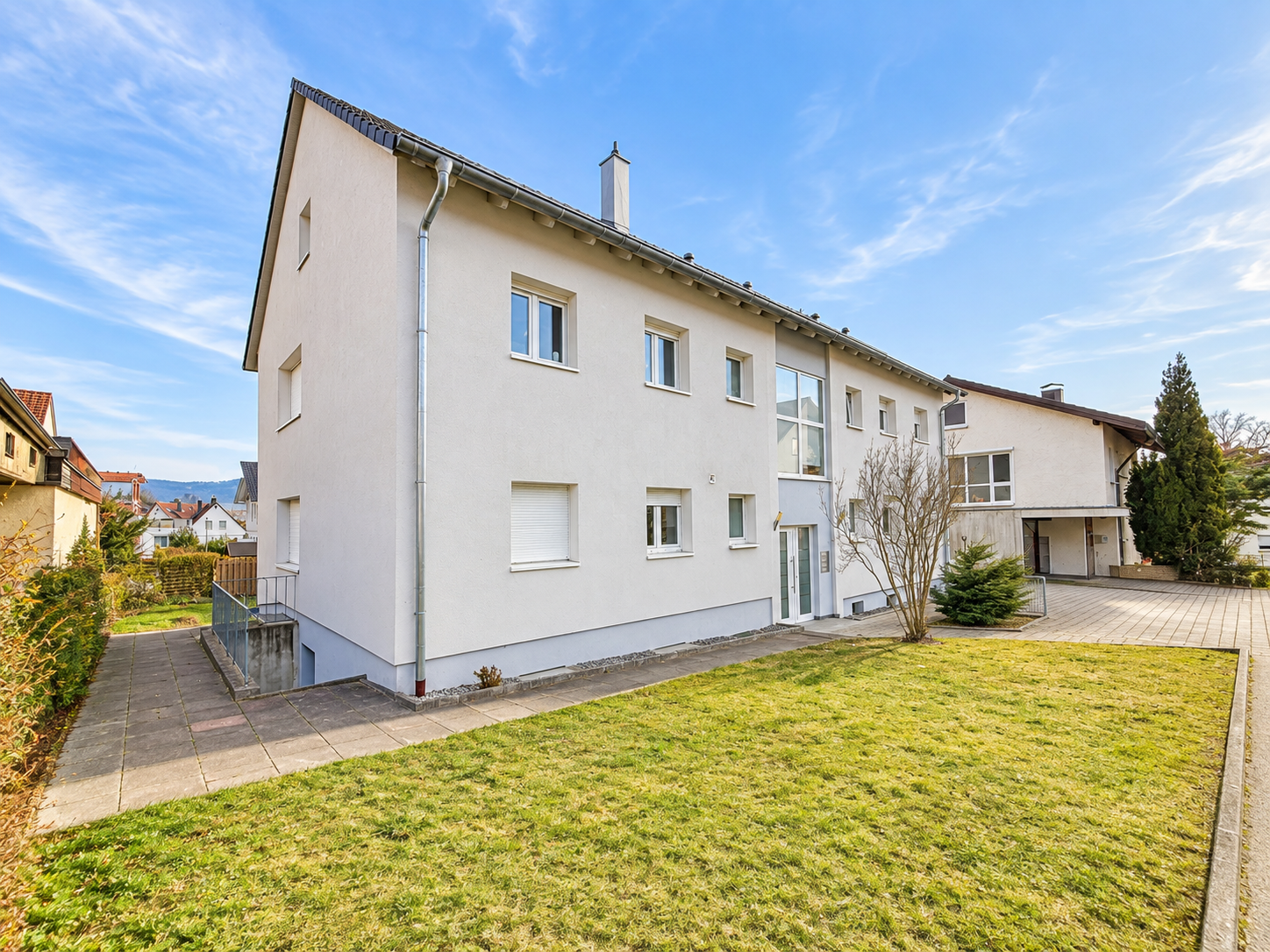 **Modernisiertes 4-Familienhaus mit großem Garten – ideal für Mehrgenerationenwohnen**