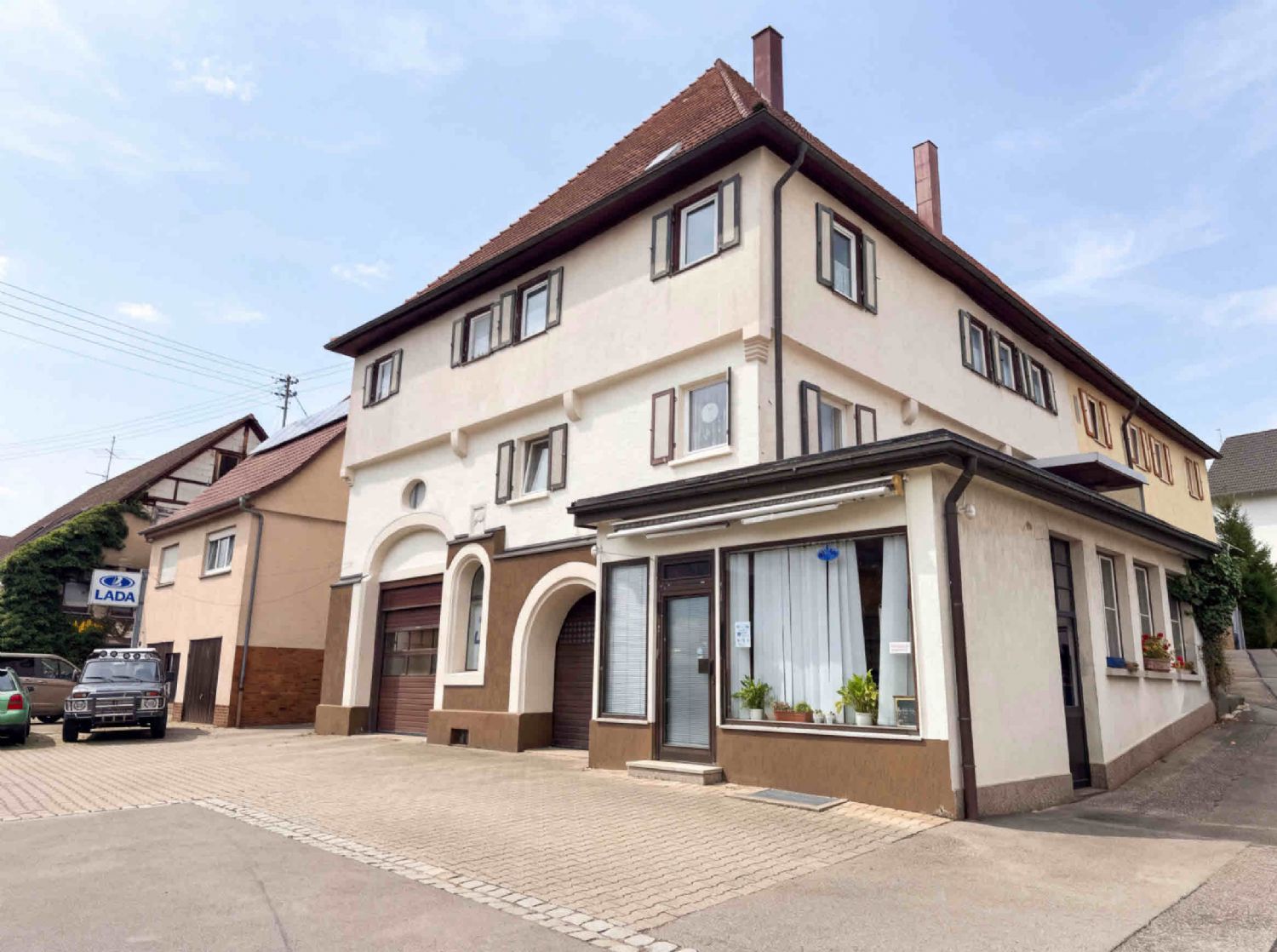 **Kulturdenkmal - Mehrfamilienhaus mit Gewerbeeinheit im Erdgeschoss**