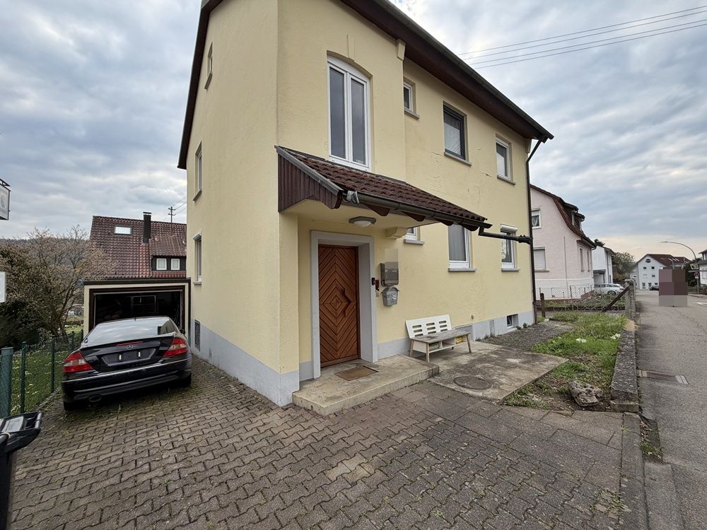 Anlageobjekt - Zweifamilienhaus mit ausgebauter Bühne & großem Potenzial