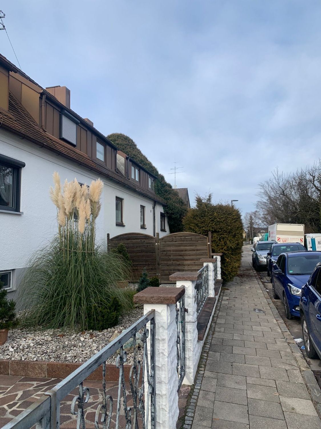 Bieterverfahren - Attraktive DHH (WEG geteilt) als 2-Familienhaus (173 m²)