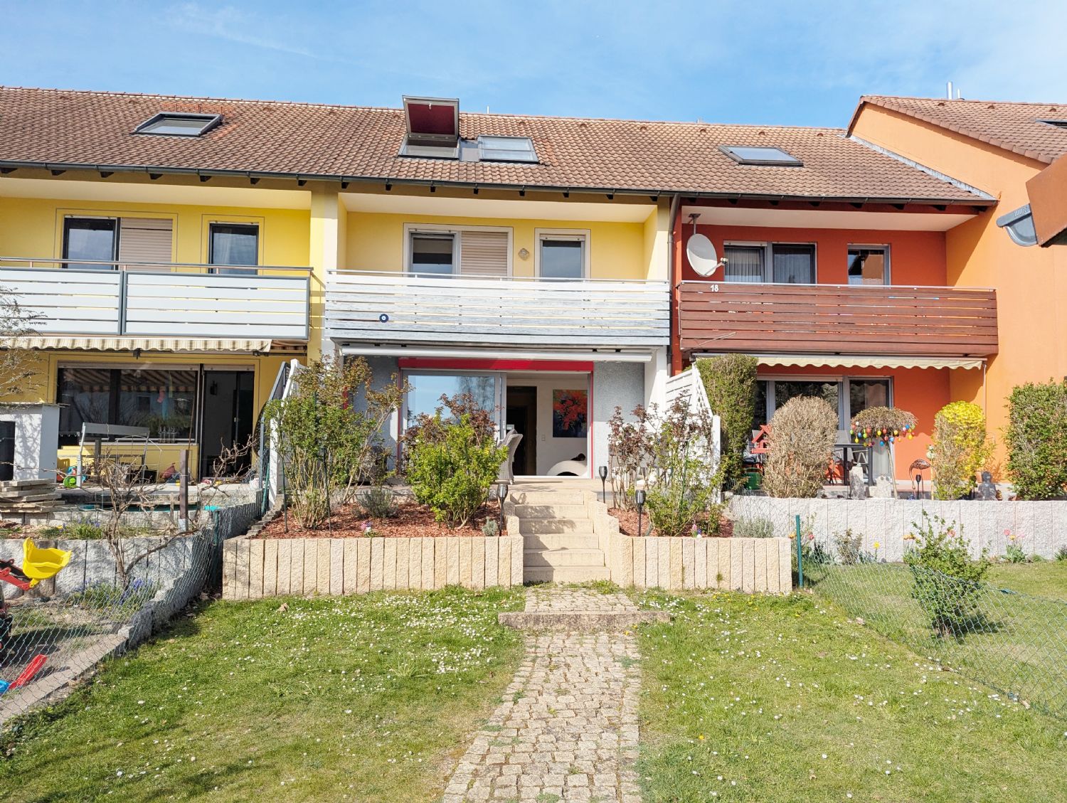Gepflegtes Reihenmittelhaus in ruhiger Lage von Neumarkt-Woffenbach