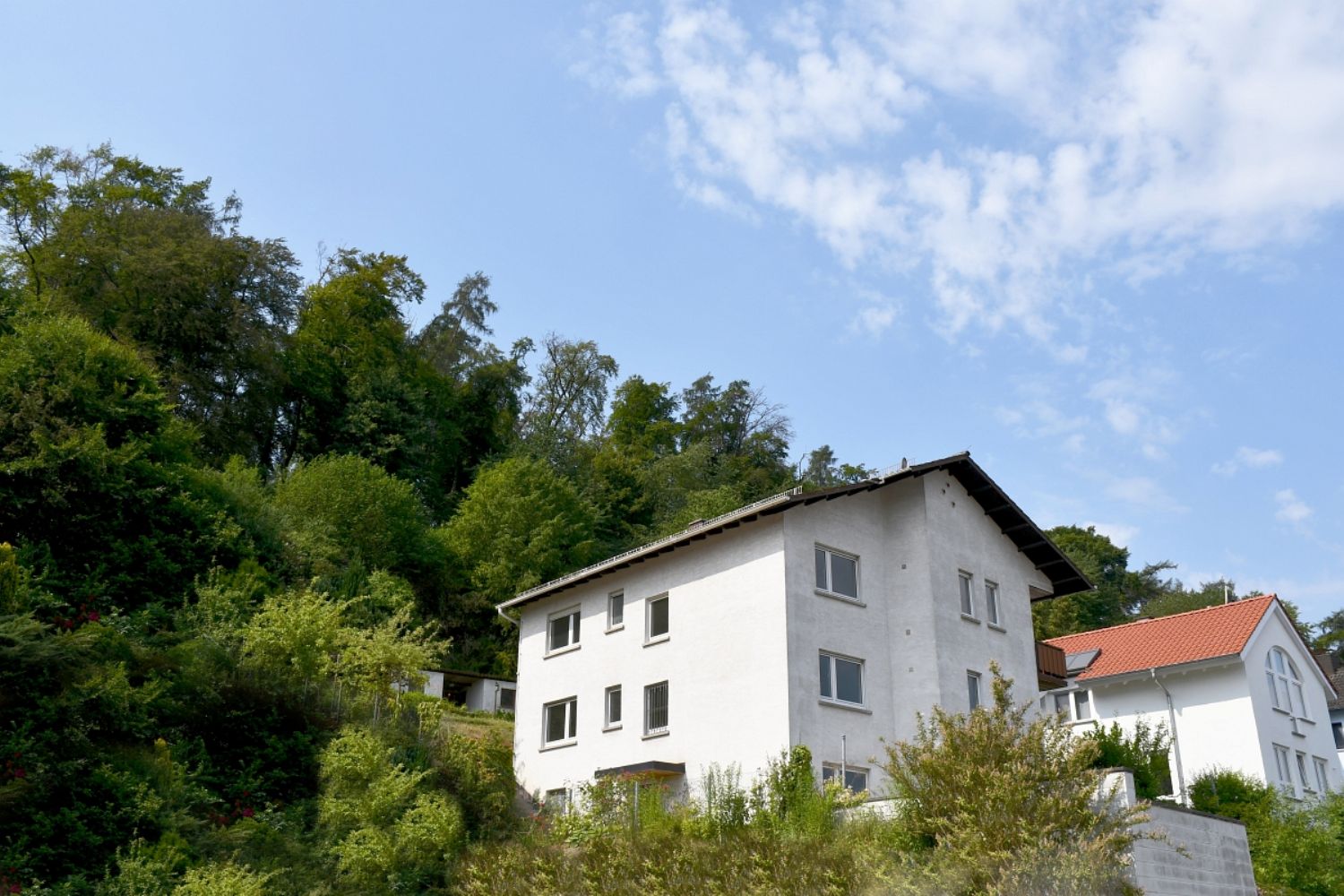 Großzügiges Ein- bis Zweifamilienhaus für die große Familie, 2 Generationen etc.