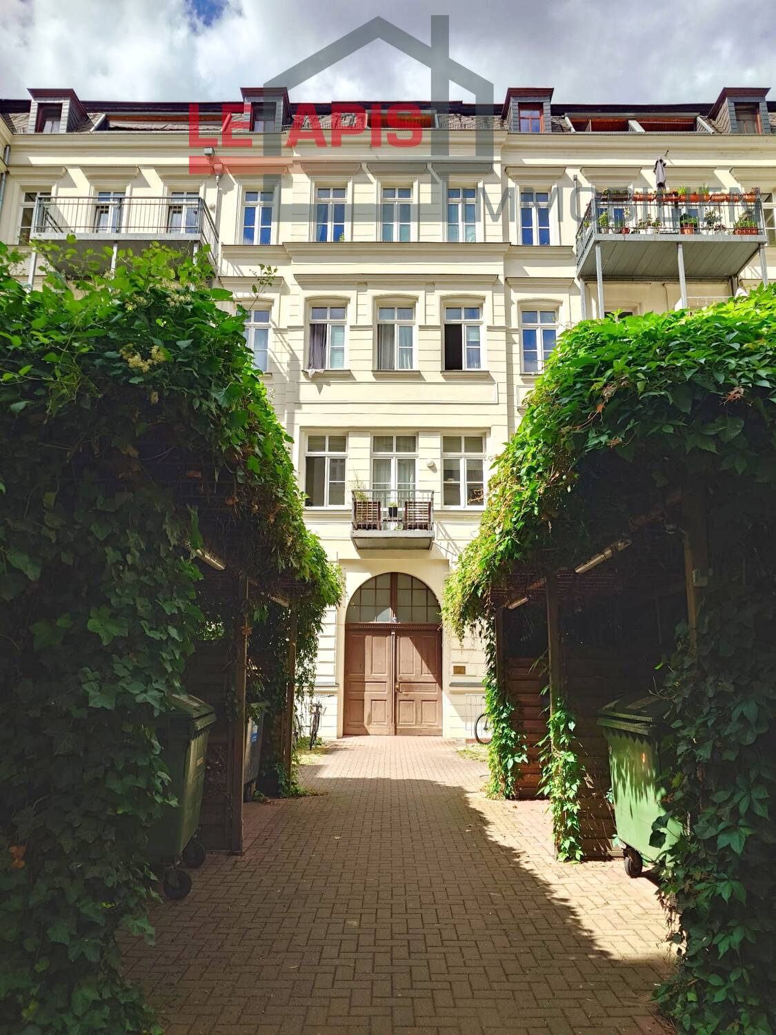 SCHICKE, HELLE 2-RWG IM HINTERHAUS MIT SÜD-BALKON U. EBK IM HERZEN VON LEIPZIG