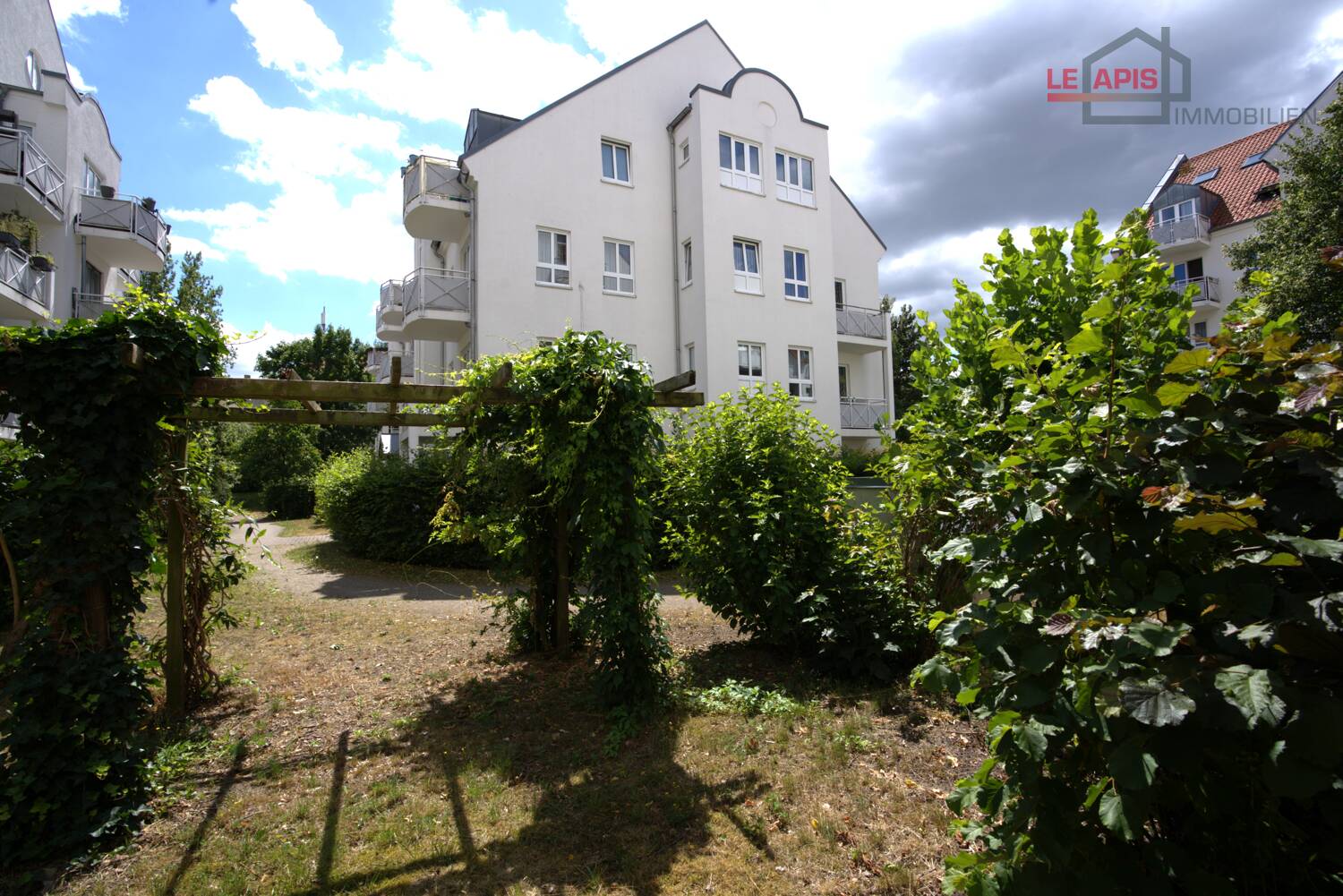 IDYLLISCH GELEGENE DG-MAIS.-3-RWG M. EBK, 2 BK U. TG-STELLPL. IM BELIEBTEN LPZ.-LIEBERTWOLKWITZ