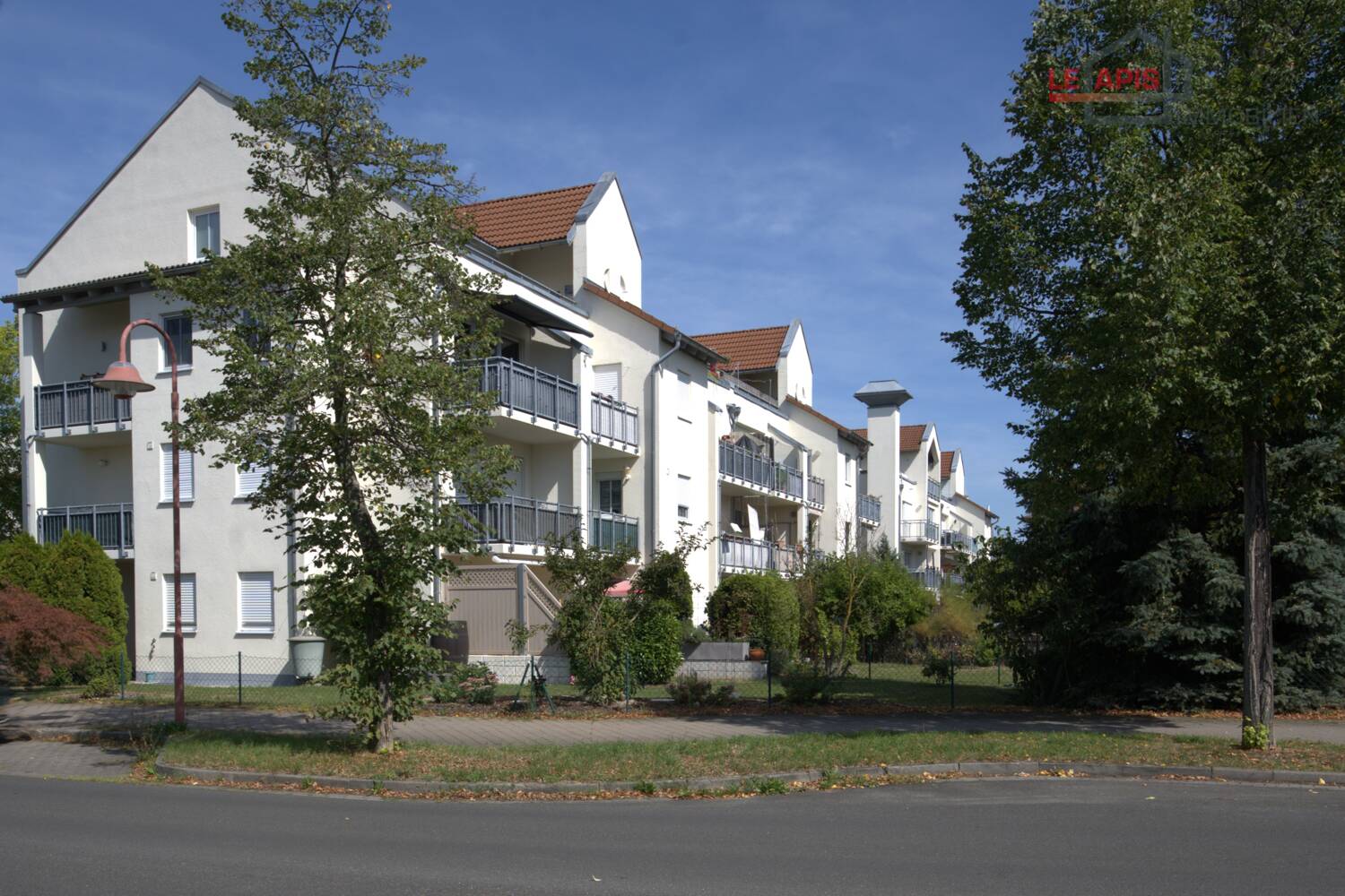 CHARMANTE, RUHIG GELEGENE 2-RWG M. BK, AR U. PKW-AUßENSTELLPL. IN BEGEHRTER LAGE V. LPZ.-LINDENTHAL