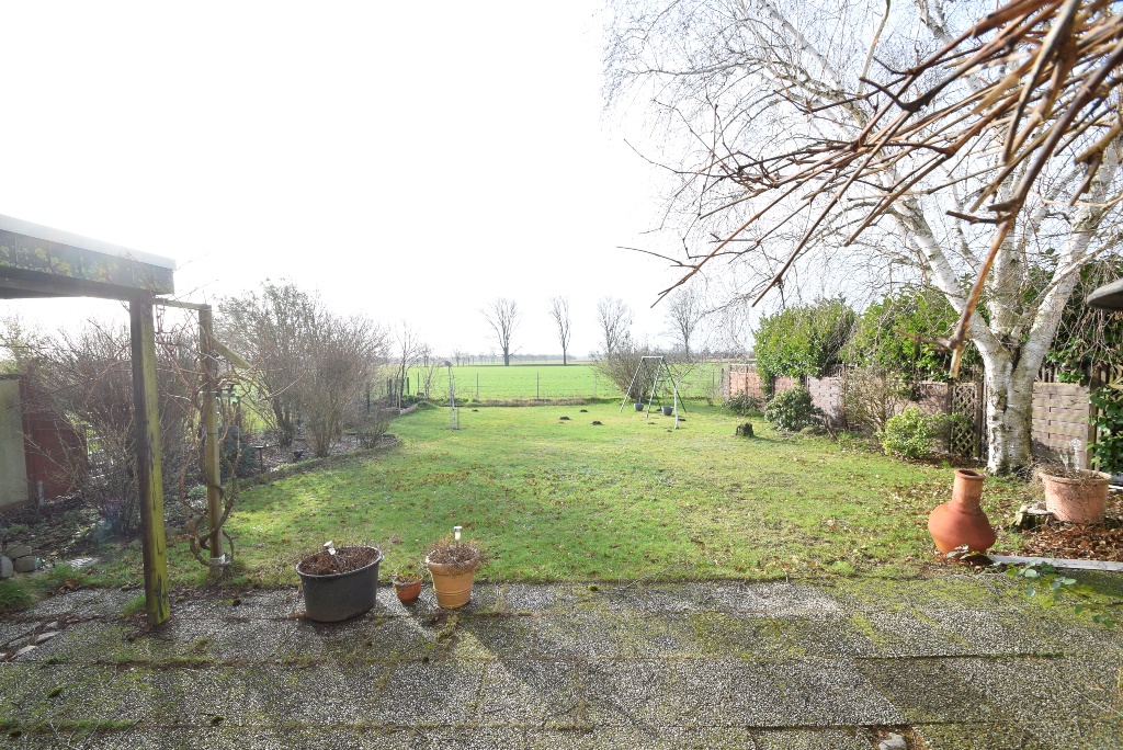 EFH in ruhiger Wohnstr. 
mit unverbaubarem Blick aufs Feld!
+ EBK + Carport + Garten