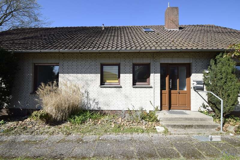 Großes Einfamilienhaus 
mitten im Zentrum von Kirchweyhe
mit großem Garten und Garage