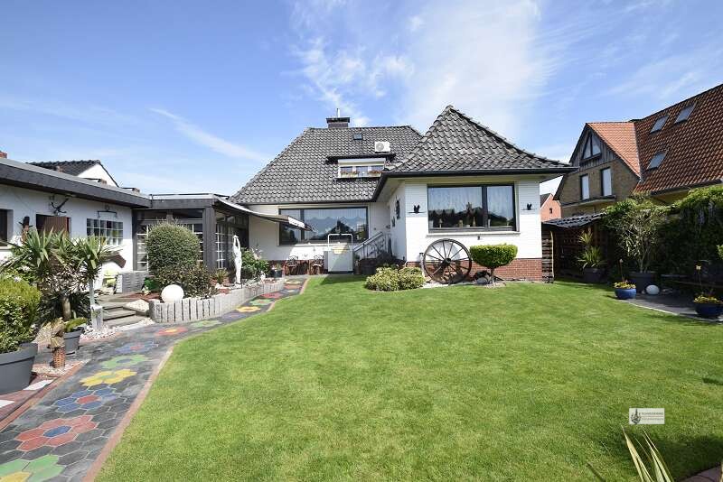 Haus mir Charakter!
   Garten, Garage, Pool
Yaccuzzi, TOP Einrichtung,
PV Anlage, Einfach SUPER!