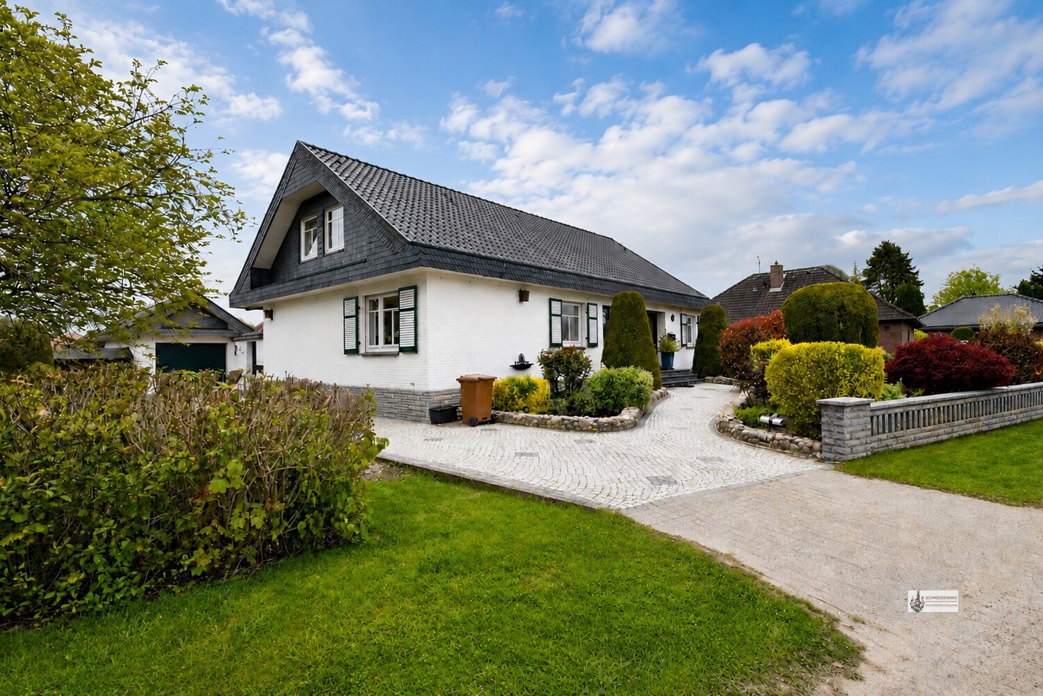 Ein Zuhause zum Verlieben
Repräsentatives Einfamilienhaus 
mit traumhaftem Garten,
Wellness + Garage